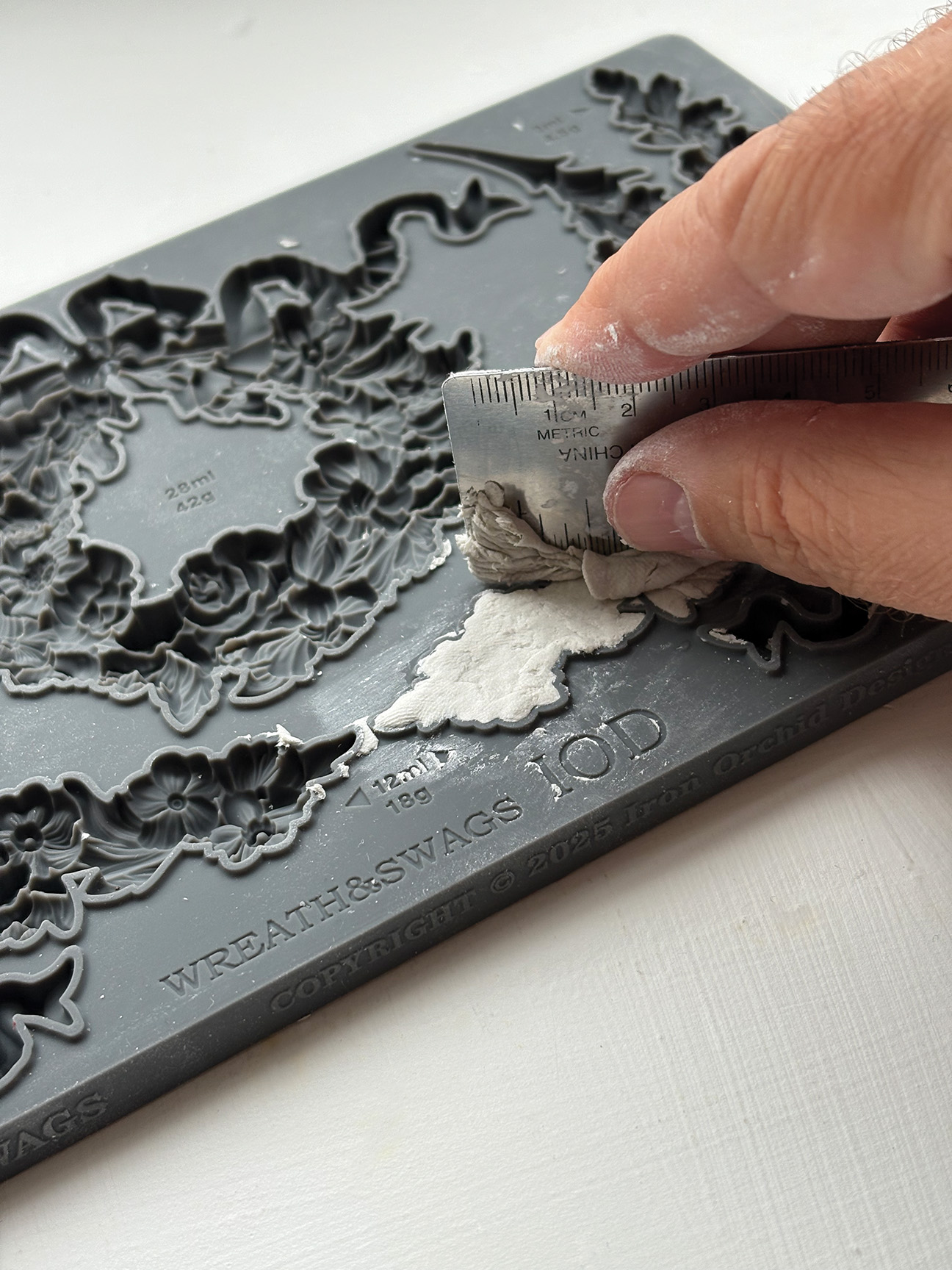 wreath and swags | IOD mould - Image 3